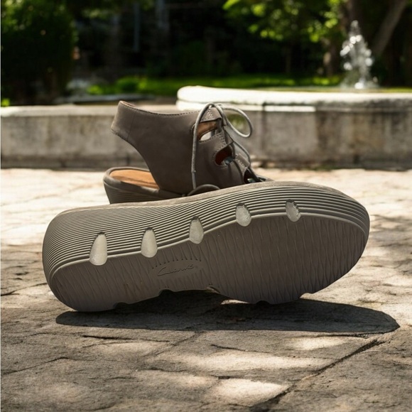 Clarks Clarene Grace Gladiator Wedge Sandal. Size 9.5. Excellent Condition. - Picture 8 of 8